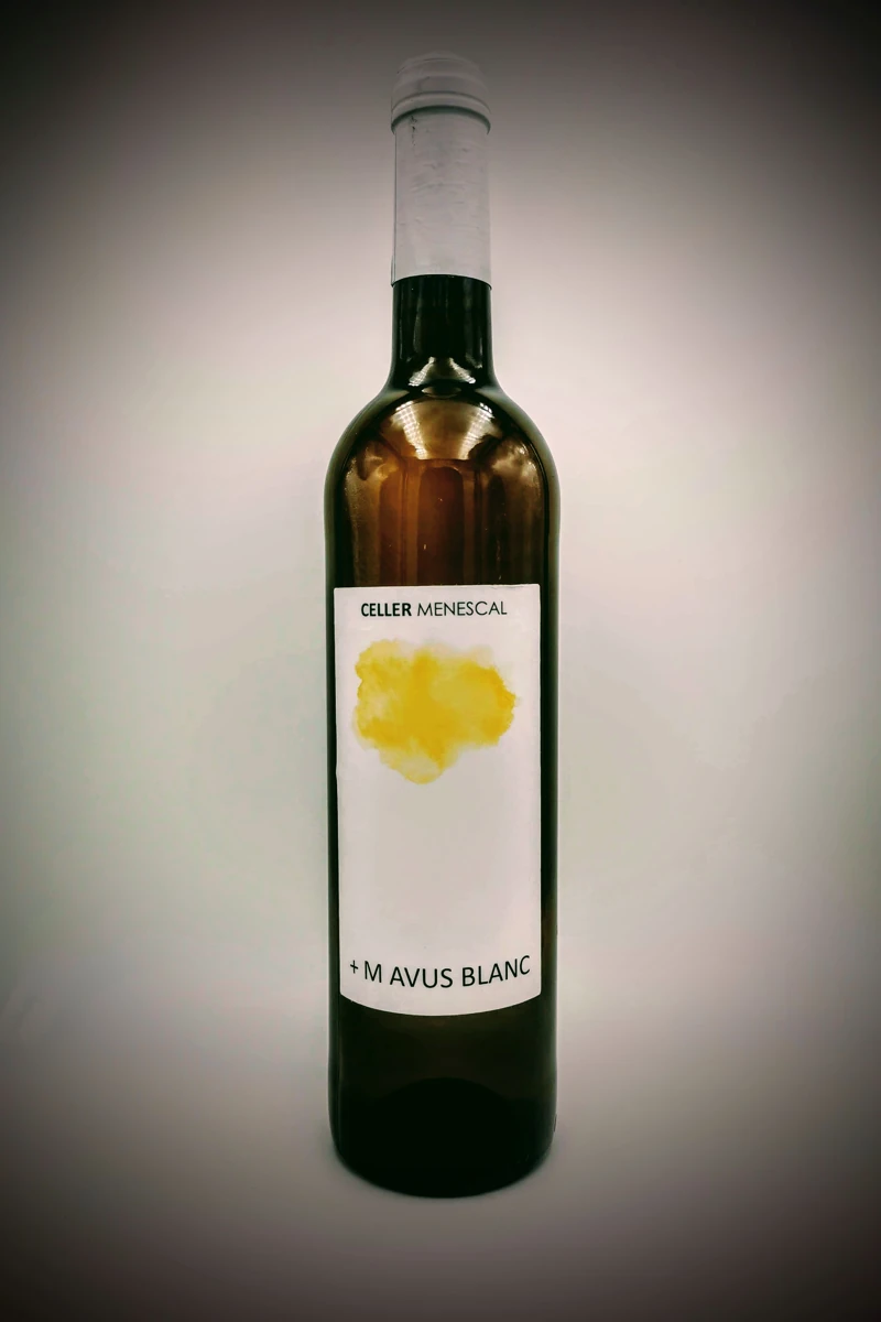 Bottle of AVUS Blanco
